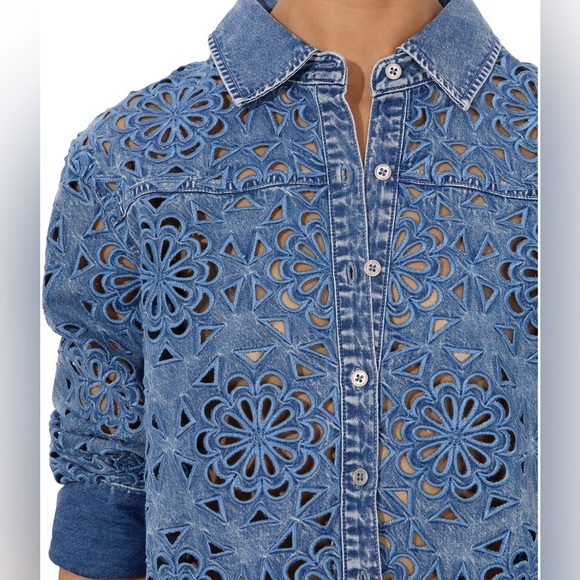 Alice + Olivia Finely Cropped Laser Cut Jacket - Picture 6 of 7